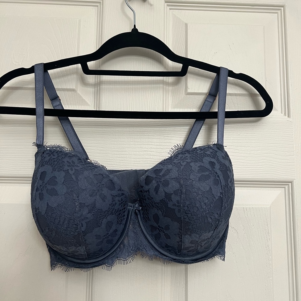 Victoria's Secret Demi Lined bra. (34DDD)
